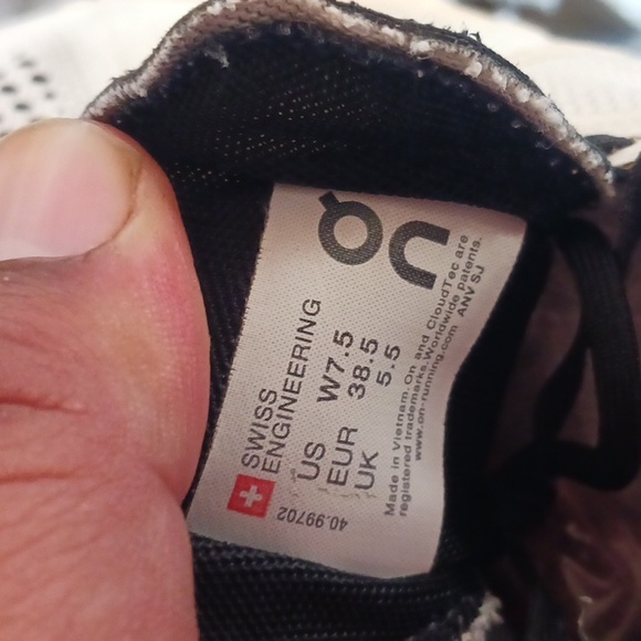 On cloud running shoes - Picture 10 of 10
